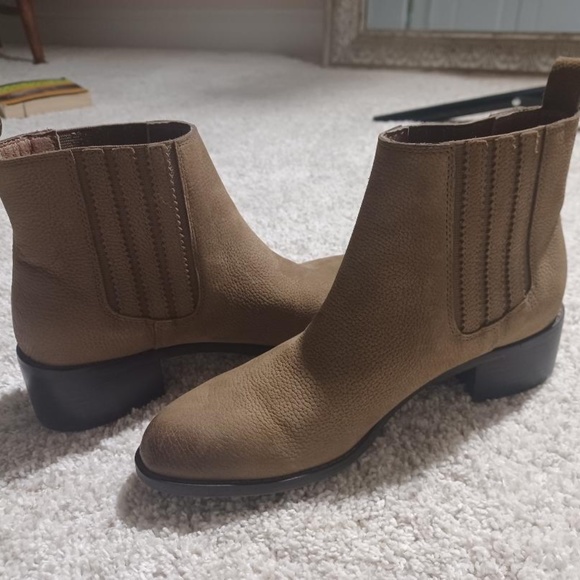 ANTHROPOLOGIE NEW LIEBESKIND Leather Salento Chelsea Boots